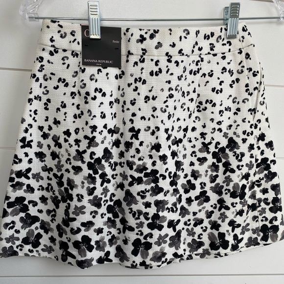 Banana Republic Black and White Pleated Skirt - Picture 1 of 4